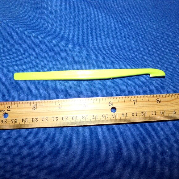 Tupperware Citrus Peeler - Green Plastic - Picture 2 of 5